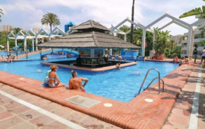 BENALBEACH HOLIDAYS. VISTAS AL MAR.